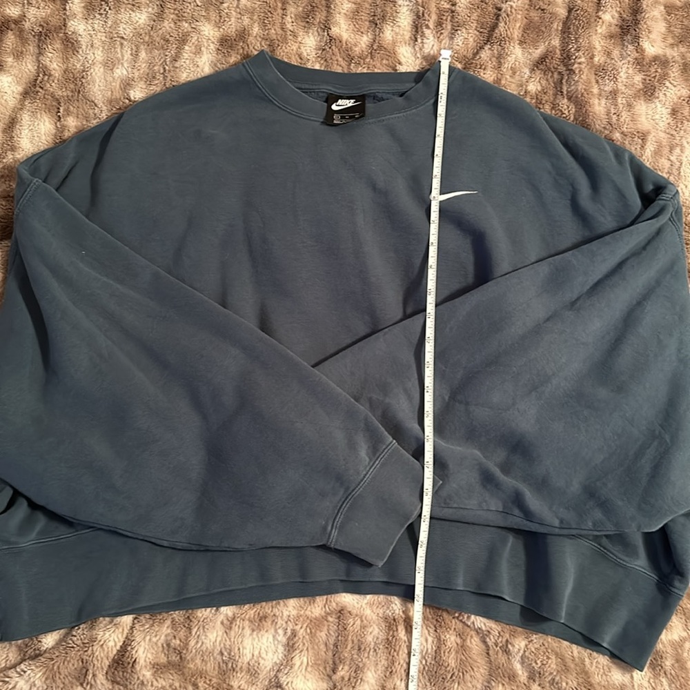 NIKE Cropped Crew Neck